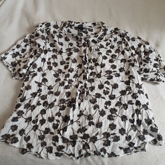 Lane Bryant Women's White Black Floral Tie Neck Blouse 22 - Picture 4 of 13